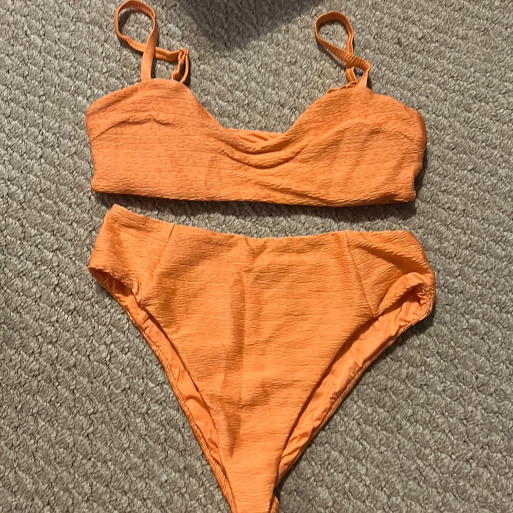 Rvca bikini set! Small bottom xs top